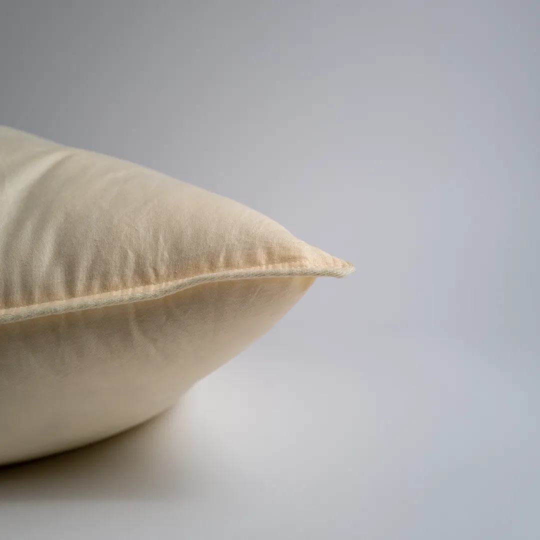 aquaplush® down alternative polyester pillow