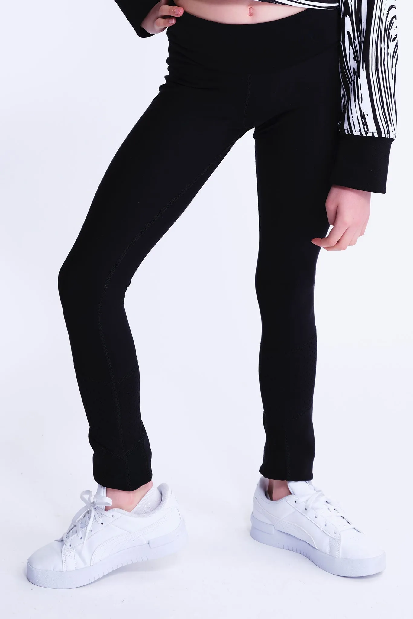 Desire Non-Slip Leggings in Black